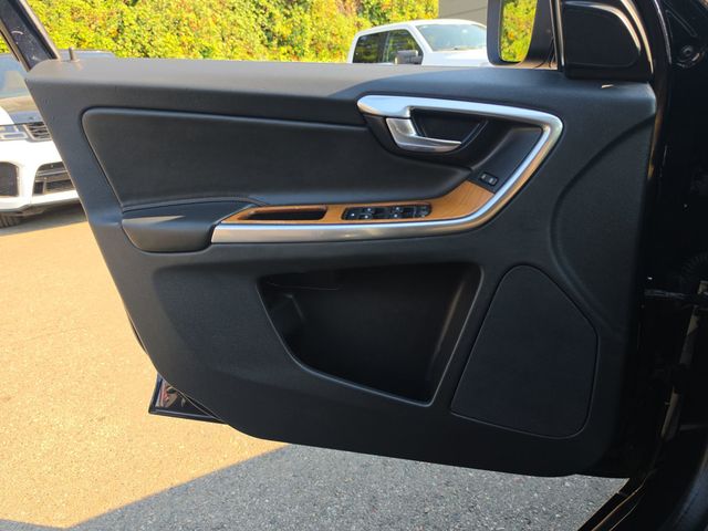 2017 Volvo XC60 T5 AWD Inscription - 23070545 - 18