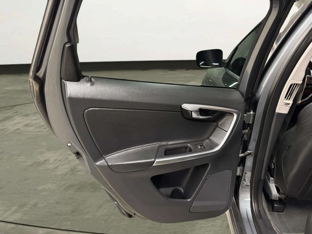2017 Volvo XC60 T5 FWD Dynamic - 23053541 - 17