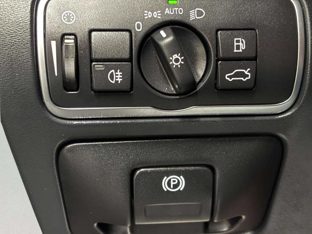 2017 Volvo XC60 T5 FWD Dynamic - 23053541 - 30