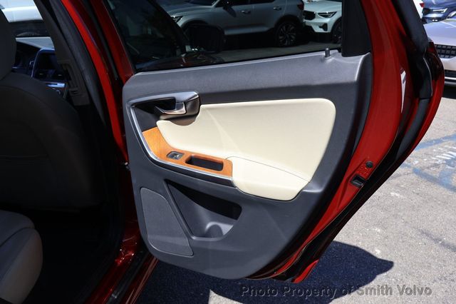 2017 Volvo XC60 T5 FWD Inscription - 23086173 - 18