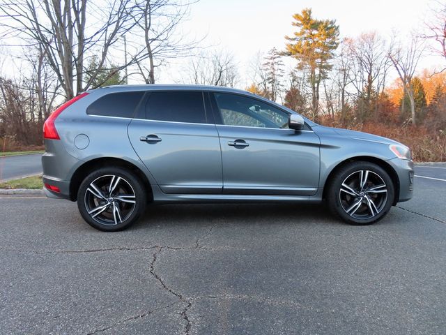 2017 Volvo XC60 T6 AWD R-Design - 22949426 - 16