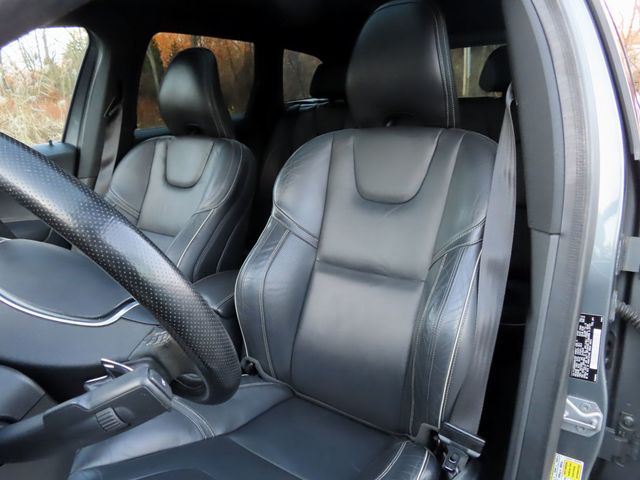 2017 Volvo XC60 T6 AWD R-Design - 22949426 - 21