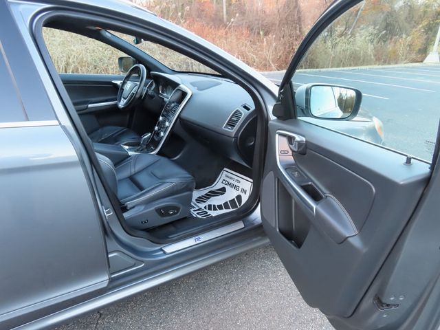 2017 Volvo XC60 T6 AWD R-Design - 22949426 - 22