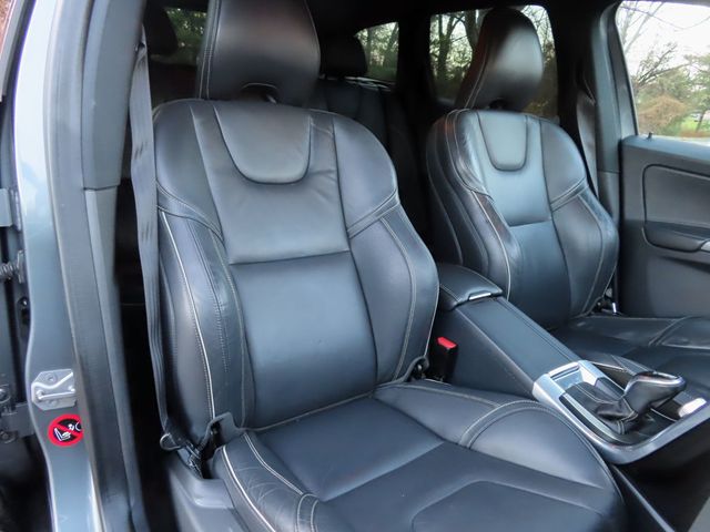 2017 Volvo XC60 T6 AWD R-Design - 22949426 - 24