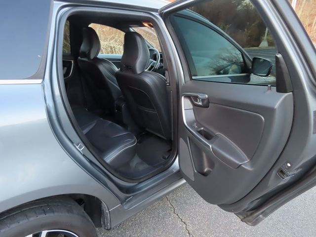 2017 Volvo XC60 T6 AWD R-Design - 22949426 - 25