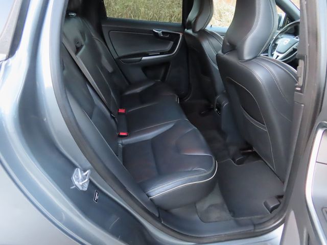 2017 Volvo XC60 T6 AWD R-Design - 22949426 - 26