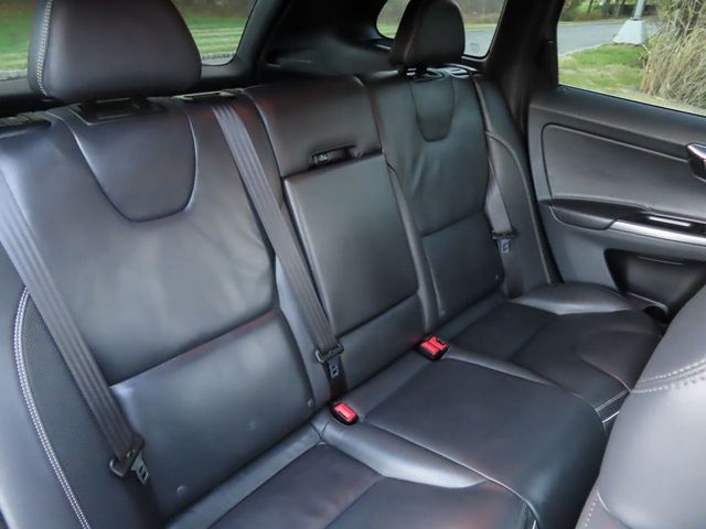 2017 Volvo XC60 T6 AWD R-Design - 22949426 - 27