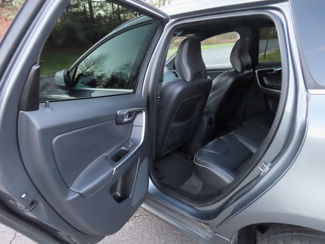 2017 Volvo XC60 T6 AWD R-Design - 22949426 - 28