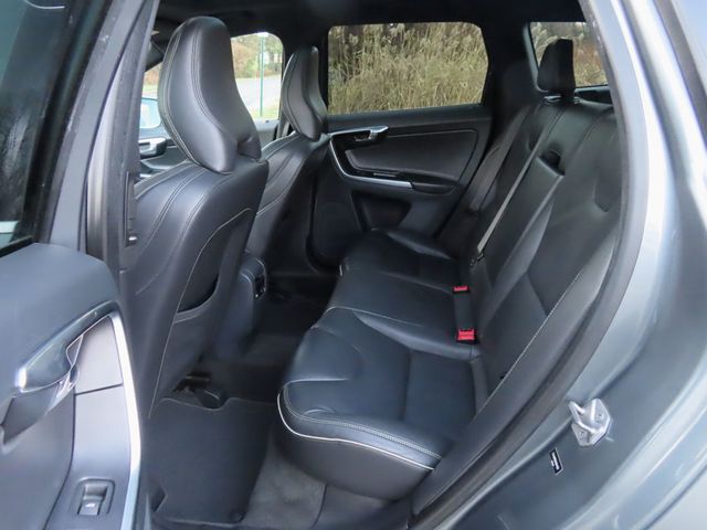 2017 Volvo XC60 T6 AWD R-Design - 22949426 - 29