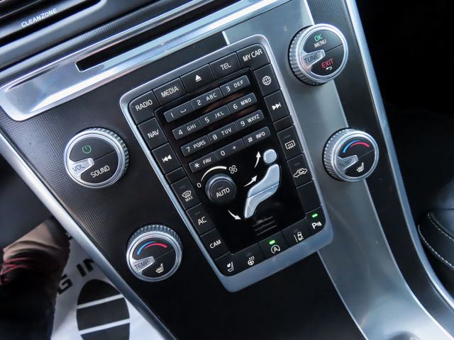 2017 Volvo XC60 T6 AWD R-Design - 22949426 - 36