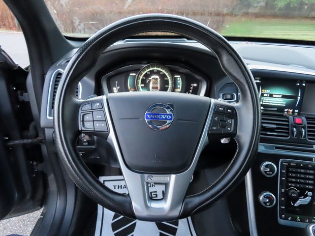 2017 Volvo XC60 T6 AWD R-Design - 22949426 - 38