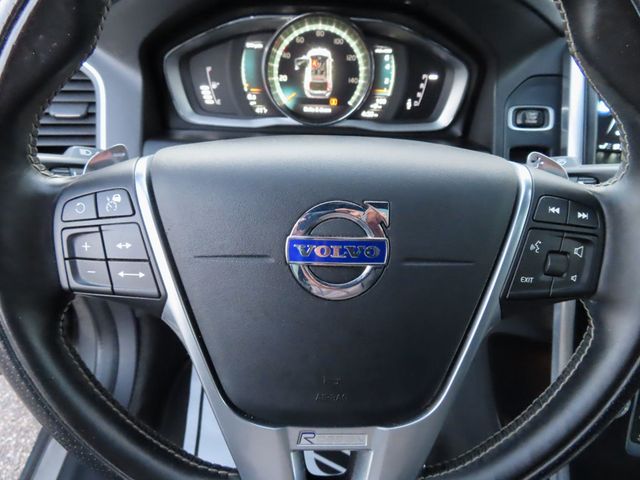 2017 Volvo XC60 T6 AWD R-Design - 22949426 - 39