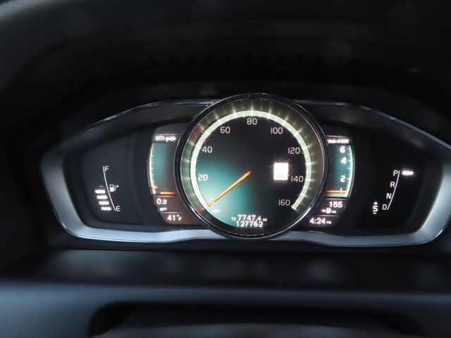 2017 Volvo XC60 T6 AWD R-Design - 22949426 - 40