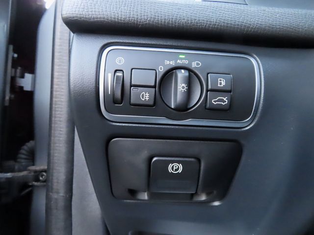 2017 Volvo XC60 T6 AWD R-Design - 22949426 - 41