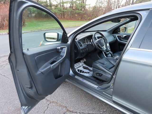 2017 Volvo XC60 T6 AWD R-Design - 22949426 - 4