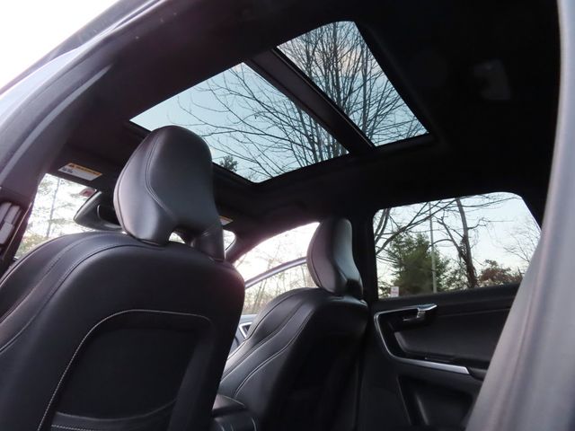 2017 Volvo XC60 T6 AWD R-Design - 22949426 - 8