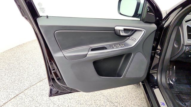 2017 Volvo XC60 T6 AWD R-Design w/ Polestar Optimization - 23082197 - 10