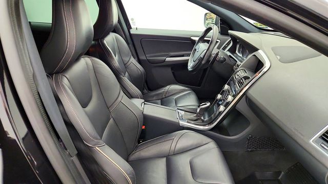 2017 Volvo XC60 T6 AWD R-Design w/ Polestar Optimization - 23082197 - 24