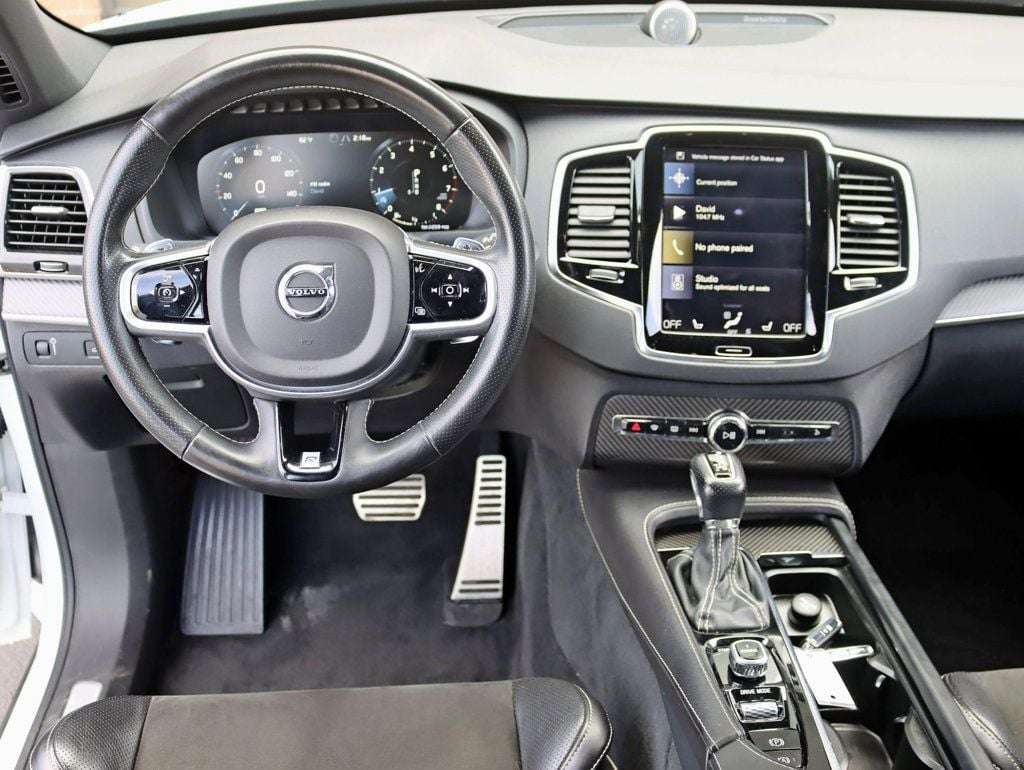 2017 Volvo XC90 T5 AWD R-Design photo 10