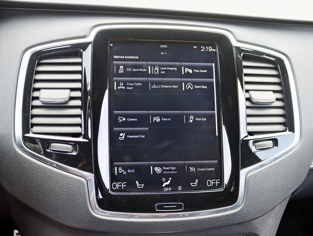 2017 Volvo XC90 T5 AWD R-Design photo 16