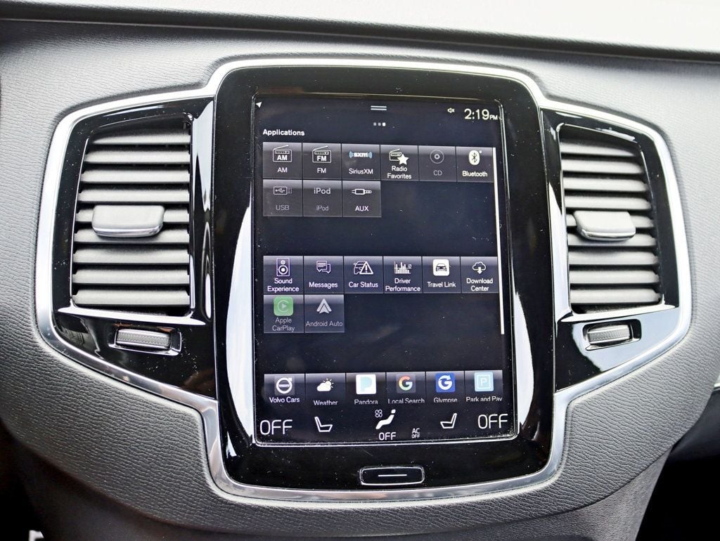 2017 Volvo XC90 T5 AWD R-Design photo 17