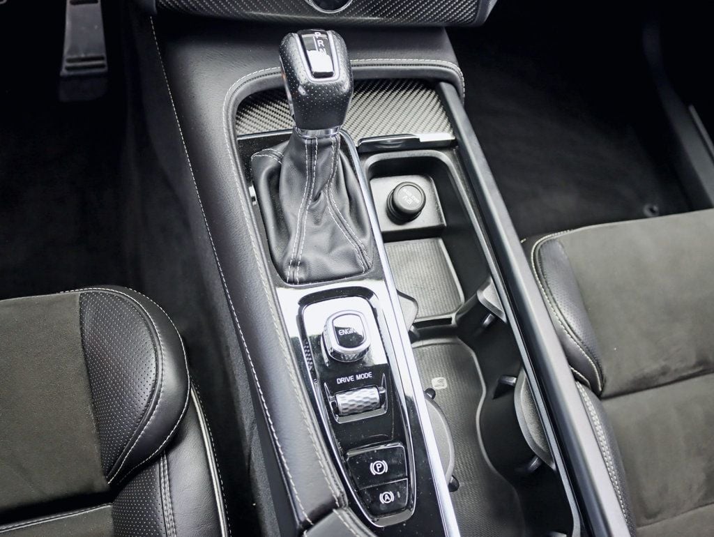 2017 Volvo XC90 T5 AWD R-Design photo 18