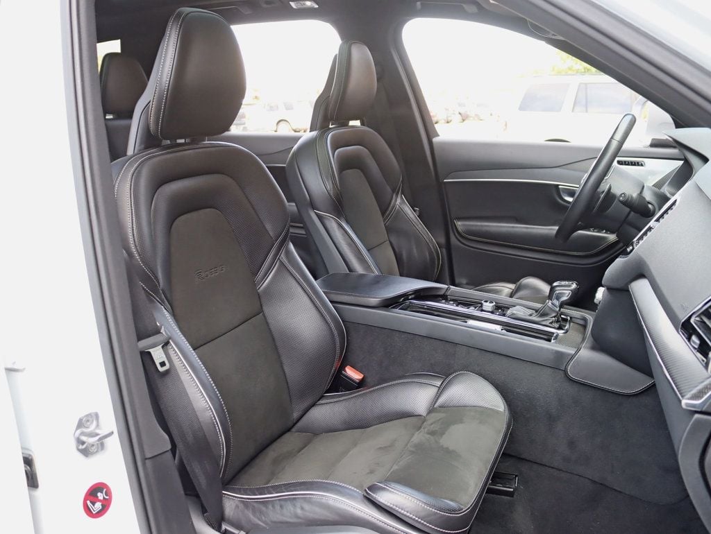 2017 Volvo XC90 T5 AWD R-Design photo 22