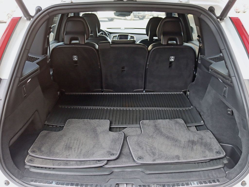 2017 Volvo XC90 T5 AWD R-Design photo 30
