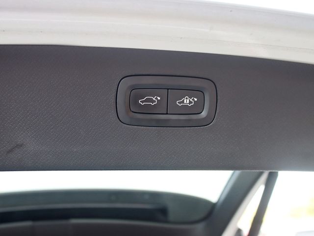 2017 Volvo XC90 T5 AWD 5-Passenger R-Design - 22925942 - 33