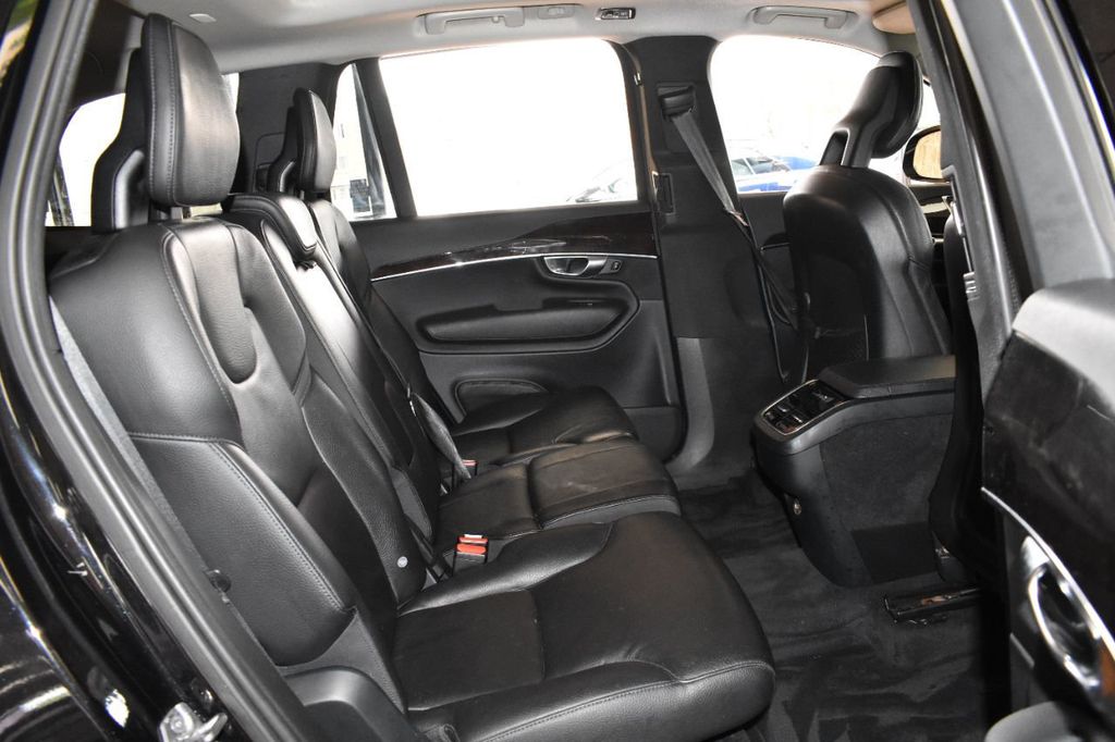 2017 Volvo XC90 T6 AWD 7-Passenger Momentum - 21977816 - 12