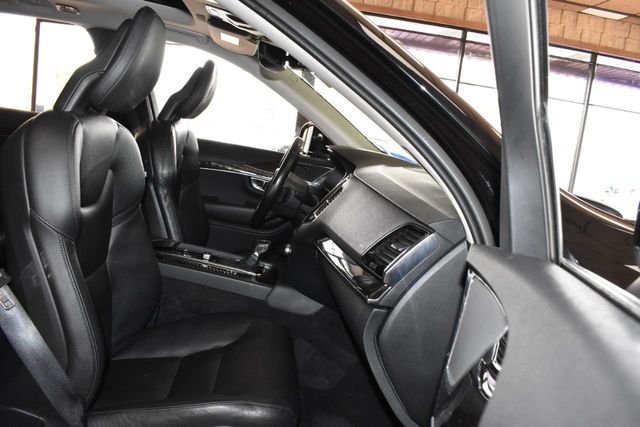 2017 Volvo XC90 T6 AWD 7-Passenger Momentum - 21977816 - 13