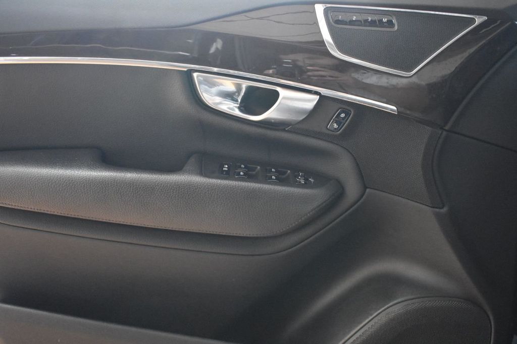 2017 Volvo XC90 T6 AWD 7-Passenger Momentum - 21977816 - 15