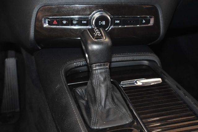 2017 Volvo XC90 T6 AWD 7-Passenger Momentum - 21977816 - 26