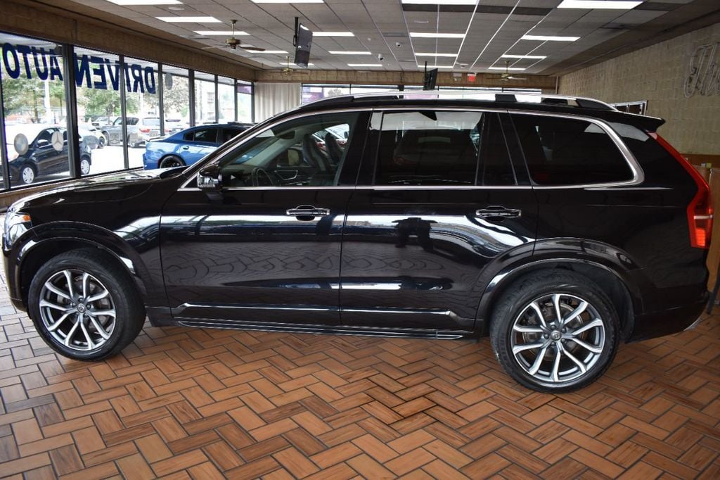2017 Volvo XC90 T6 AWD Momentum photo 3