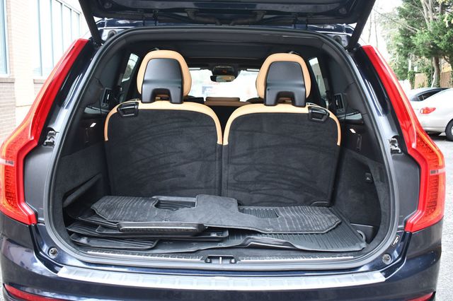 2017 Volvo XC90 T6 AWD 7-Passenger Momentum - 22944765 - 12
