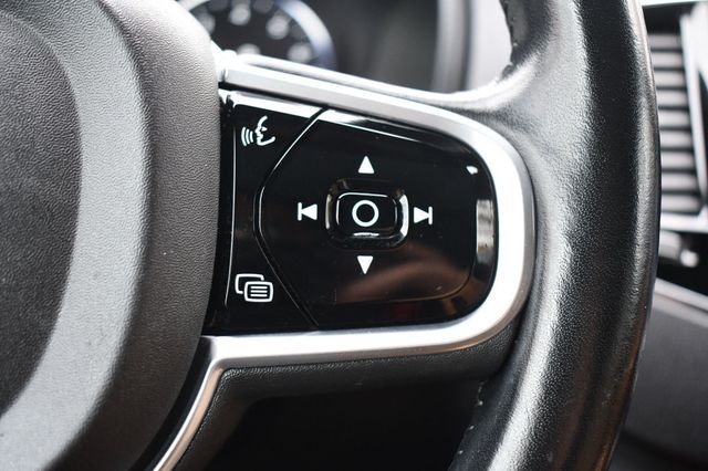 2017 Volvo XC90 T6 AWD 7-Passenger Momentum - 22944765 - 21