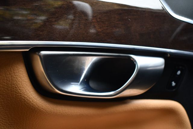 2017 Volvo XC90 T6 AWD 7-Passenger Momentum - 22944765 - 23