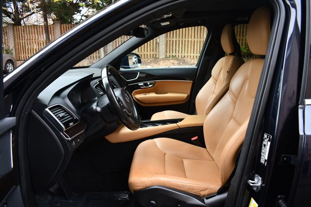 2017 Volvo XC90 T6 AWD 7-Passenger Momentum - 22944765 - 25