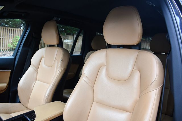 2017 Volvo XC90 T6 AWD 7-Passenger Momentum - 22944765 - 26