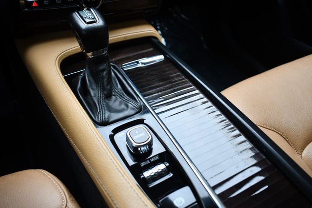 2017 Volvo XC90 T6 AWD 7-Passenger Momentum - 22944765 - 30