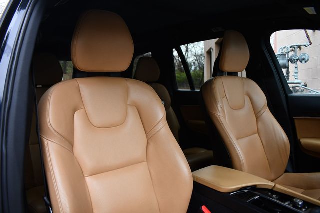 2017 Volvo XC90 T6 AWD 7-Passenger Momentum - 22944765 - 32