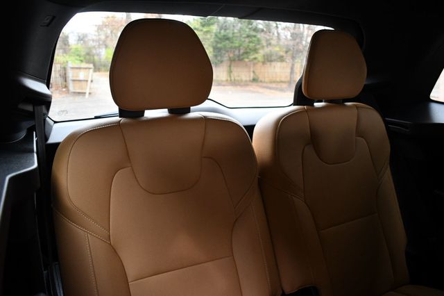 2017 Volvo XC90 T6 AWD 7-Passenger Momentum - 22944765 - 36