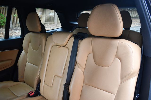 2017 Volvo XC90 T6 AWD 7-Passenger Momentum - 22944765 - 38