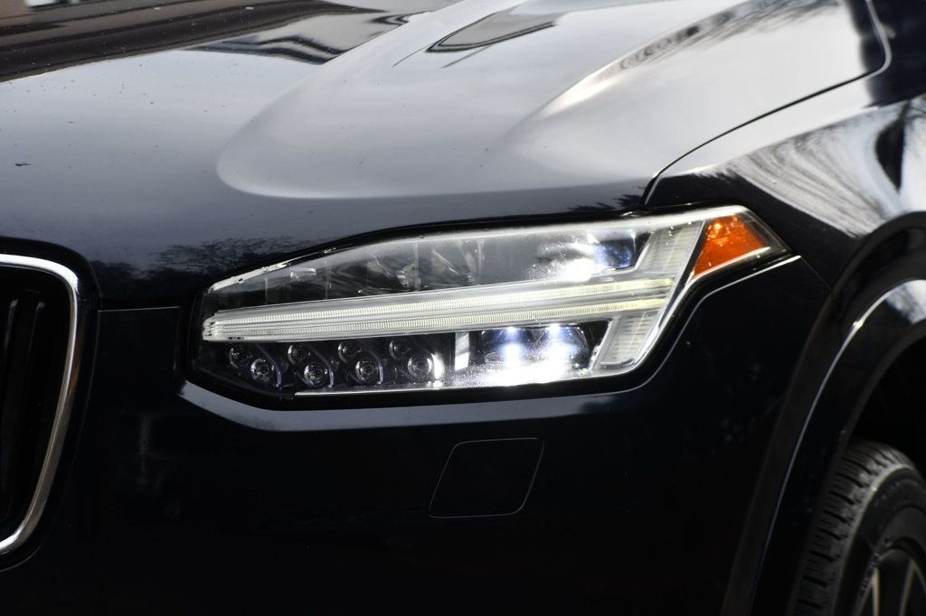 2017 Volvo XC90 T6 AWD Momentum photo 3
