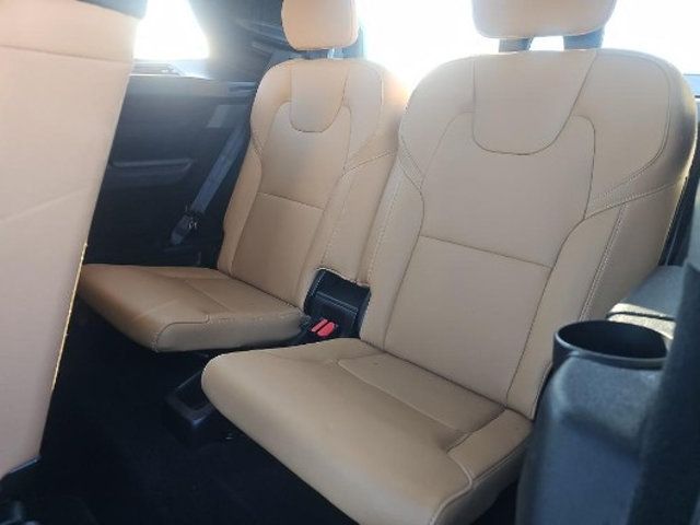 2017 Volvo XC90 T6 AWD 7-Passenger Momentum - 22944765 - 3
