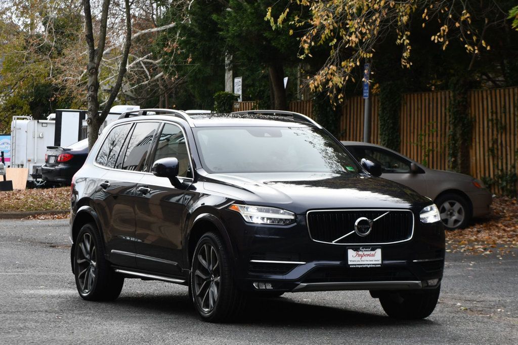 2017 Volvo XC90 T6 AWD Momentum photo 4