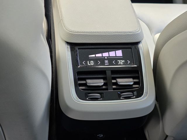 2017 Volvo XC90 T6 AWD 7-Passenger Momentum - 22991107 - 10