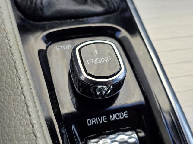 2017 Volvo XC90 T6 AWD 7-Passenger Momentum - 22991107 - 24