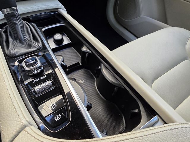 2017 Volvo XC90 T6 AWD 7-Passenger Momentum - 22991107 - 27