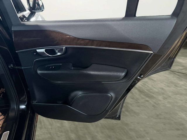 2017 Volvo XC90 T6 AWD 7-Passenger Momentum - 22985875 - 28